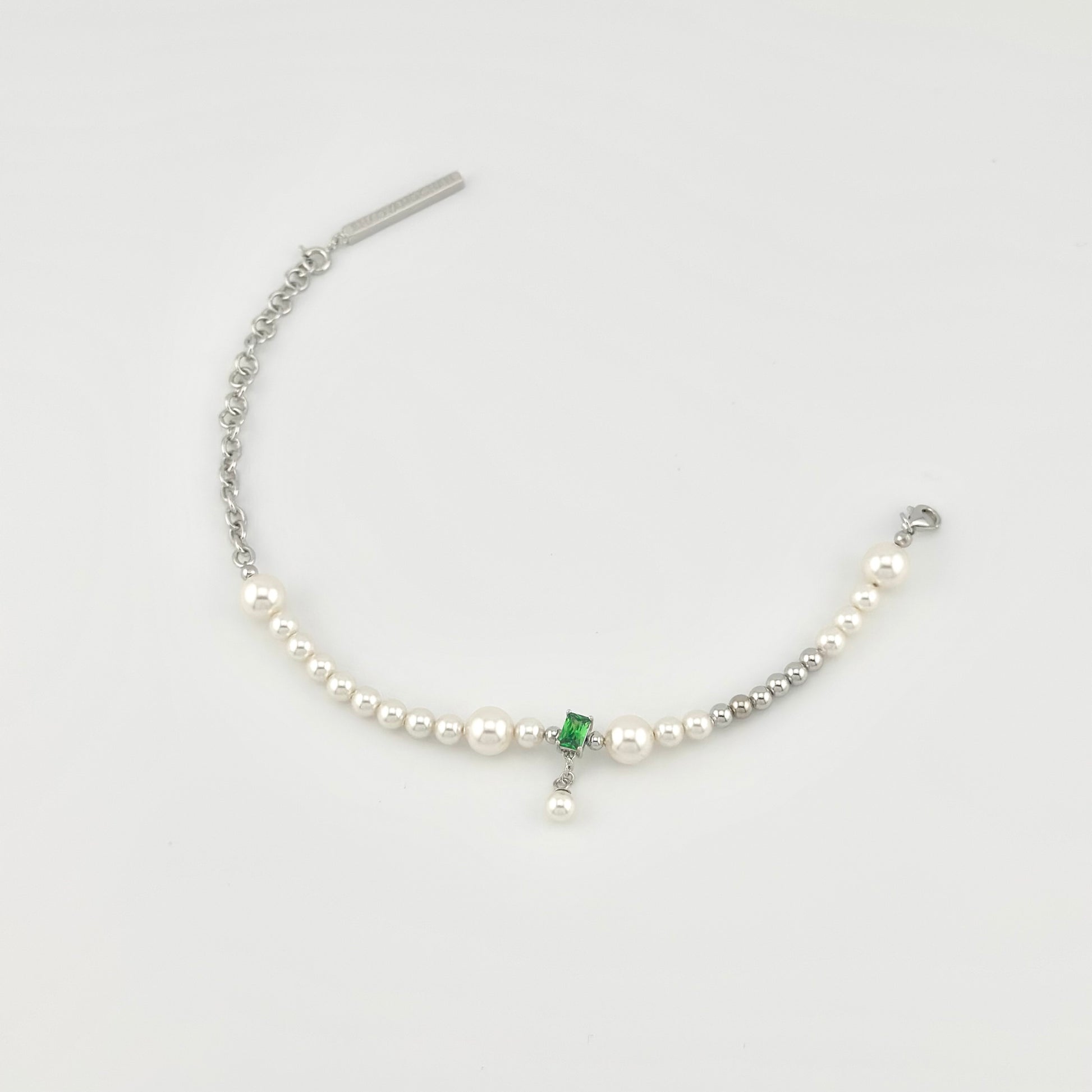 Close-up of SHAOYANGCHAN silver chain bracelet – modern minimal design