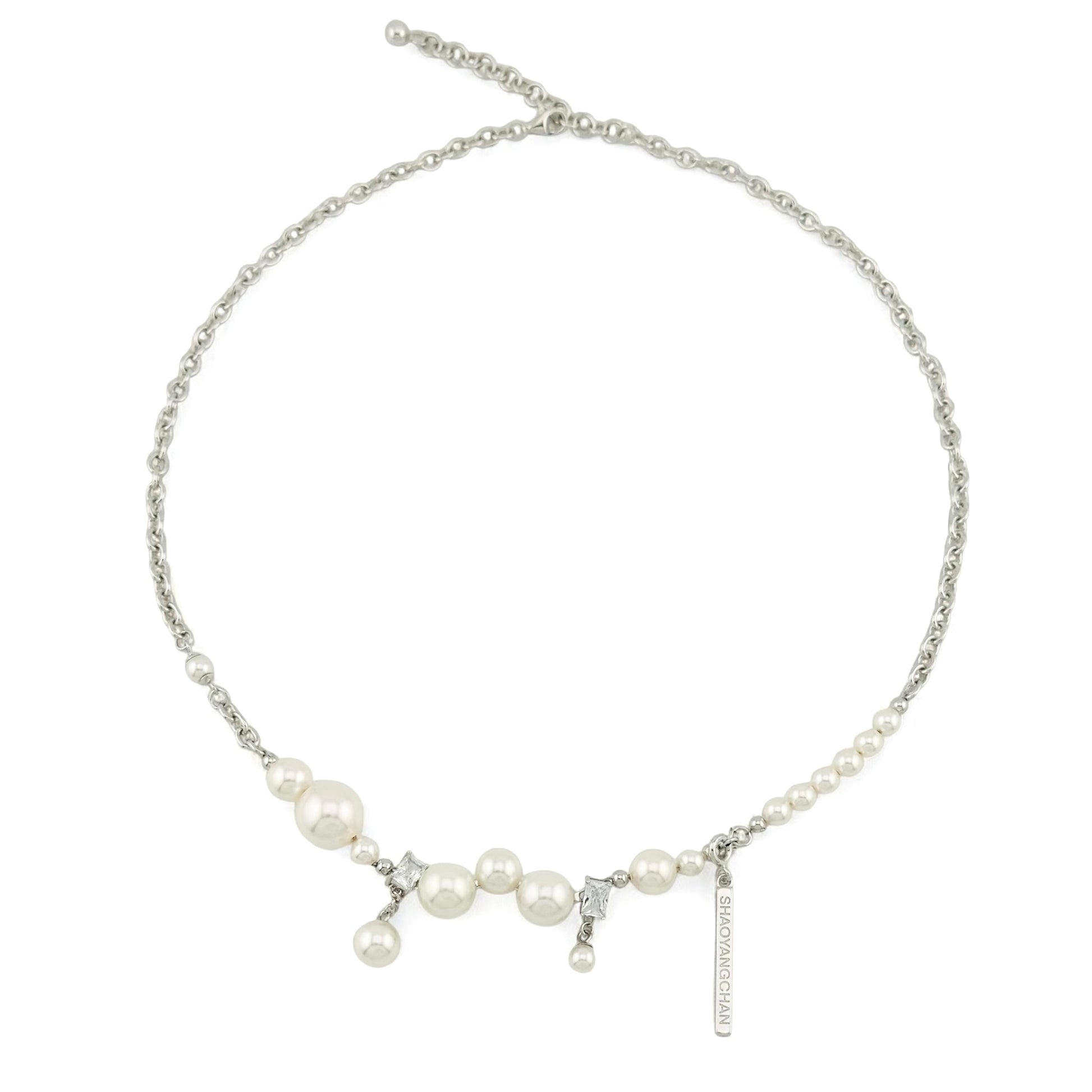 Close-up of SHAOYANGCHAN silver necklace with cultured pearl – minimalist design